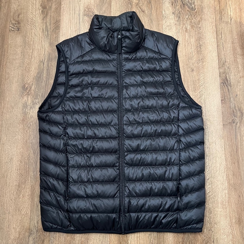 Uniqlo Ultra Light Down Vest Mens Medium Black Puffer Full Zip Quilted